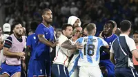 Tensi panas pertandingan perempat final cabor sepak bola Olimpiade 2024 Paris hari Sabtu (03/08/2024) dini hari WIB. (Philippe LOPEZ / AFP)