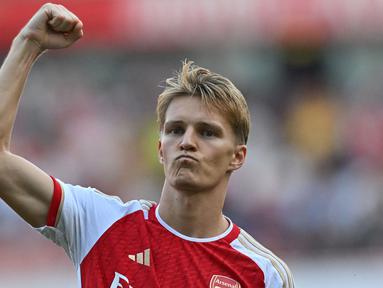 Lazimnya sebuah klub dipimpin oleh seorang kapten tim dengan usia yang matang dan berpengalaman. Namun lima pemain dengan usia relatif muda berikut nyatanya telah dipercaya menjadi kapten di liga top Eropa hingga mengisi daftar sebagai 5 kapten termuda di liga top Eropa pada musim 2023/2024. Siapa saja? Berikut daftar lengkapnya. (AFP/Glyn Kirk)