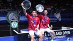 Ganda putra Indonesia, Kevin Sanjaya/Marcus Gideon, merebut gelar All England 2017 setelah mengalahkan pasangan China, Li Junhui/Liu Yuchen. Pada partai final, Minggu (12/3/2017), Kevin/Marcus menang dua gim 21-19 dan 21-14. (AFP/Justin Tallis)