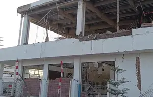 Ruang Tunggu Pelabuhan Maumere Ambruk karena Gempa, Ratusan Warga Berhamburan