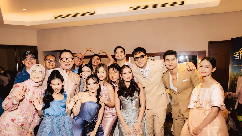 Gala Premier Film Ahlan Singapore bersama para cast. Dok. Md Entertainment