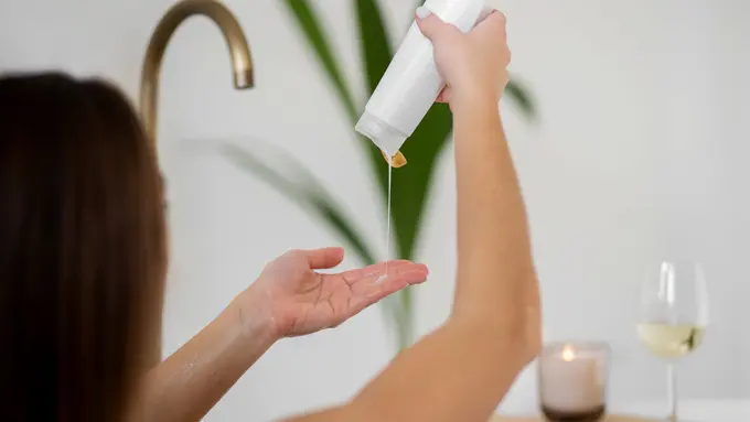 Kenali Kelebihan dan Kekurangan Clarifying Shampoo, Rahasia Rambut Bersih Tanpa Lepek