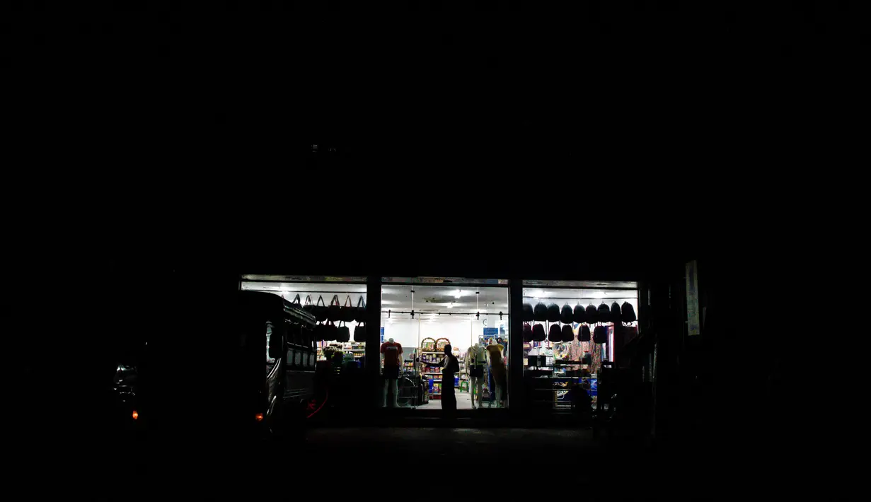 Bagi penduduk kota berpenduduk sekitar delapan juta jiwa, kelegaan hanya terjadi pada malam hari dan di luar ruangan. (Sai Aung MAIN / AFP)