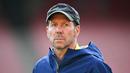 Diego Simeone tampak serius memimpin sesi latihan Atletico Madrid jelang mennghadapi Arsenal pada leg kedua semifinal Liga Champions 2025/2026. Duel ini digelar di Emirates Stadium. (AFP/Glyn Kirk)