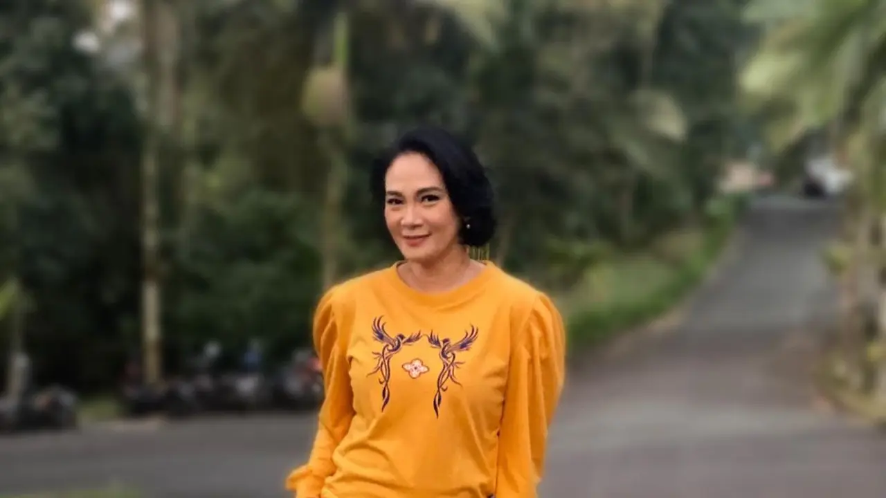 Genap Berusia 50 Tahun, Ini 6 Potret Terbaru Dian Nitami yang Tetap Awet Muda