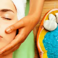 Ilustrasi Pijat Wajah. (iStockphoto)