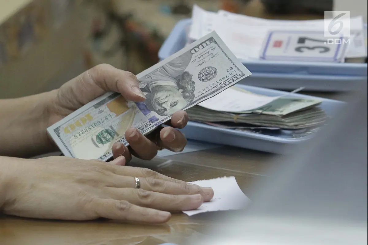 Rupiah Tembus 13.820 per Dolar AS