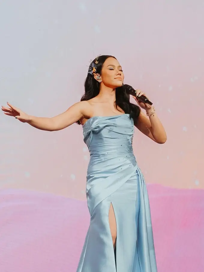 6 Potret Aksi Panggung Yura Yunita yang Menawan, Selalu Pukau Penonton