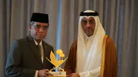 Menteri Ketenagakerjaan Republik Indonesia, Yassierli, mengadakan pertemuan bilateral dengan Menteri Tenaga Kerja Qatar, Ali bin Saeed bin Samikh Al Marri. Foto: Kemnaker
