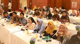 Para penerima beasiswa Uni Eropa saat Award Ceremony, Pre-Deperture Orientation and Alumni Gathering di Jakarta, Minggu (28/7/2019). 200 mahasiswa dan dosen Indonesia berhasil memperoleh beasiswa Uni Eropa melalui program Erasmus+ dengan studi tingkat S1, S2 dan S3.  (Liputan6.com/Angga Yuniar)