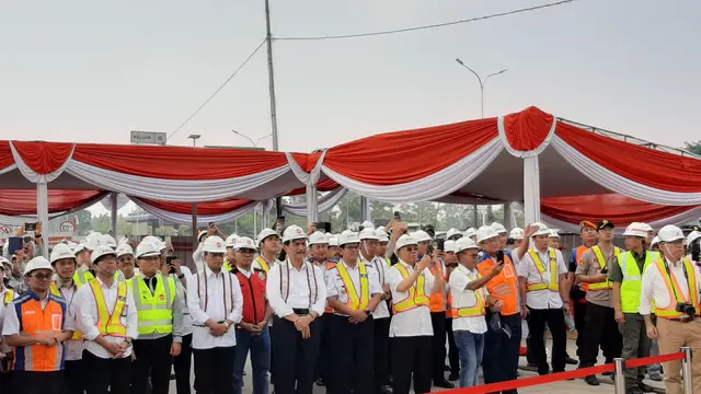 Menko Maritim dan Menhub tinjau proyek LRT Jabodebek