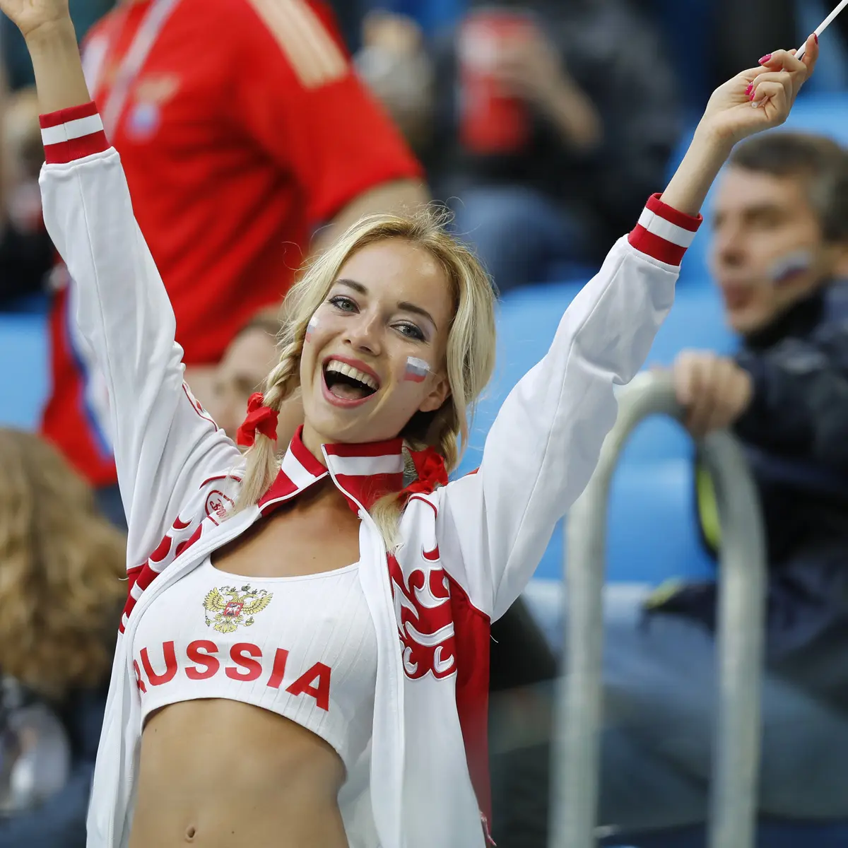 Fotonya Viral di Piala Dunia 2018, Fans Timnas Rusia Ini Ternyata Bintang  Porno - Global Liputan6.com