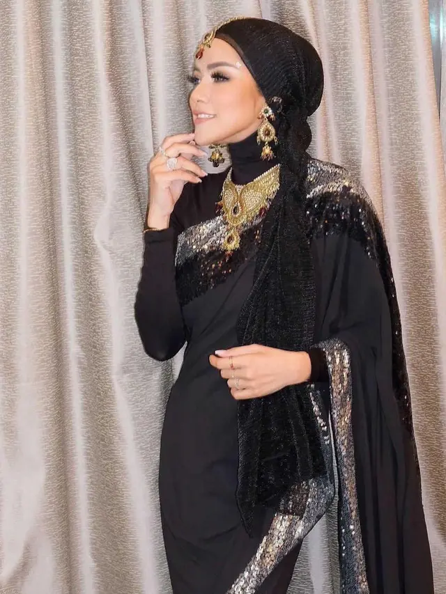 Penampilan 10 Seleb Wanita dengan Busana ala India, Bak Artis Bollywood