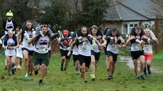 Para peserta bersaing dalam Lomba Lari Gendong Istri di The Nower, Dorking, Inggris, Minggu (3/3). Para suami harus menggendong istri mereka dari garis start hingga finish. (Gareth Fuller/PA via AP)
