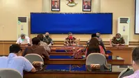 Wali Kota Tarakan Khairul menggelar pertamuan dengan melibatkan unsur Forum Koordinasi Pimpinan di Daerah, para pimpinan rumah sakit, unsur perangkat daerah terkait, perwakilan tokoh agama, dan pimpinan Badan Amil Zakat Nasional (Baznas) Kota Tarakan.