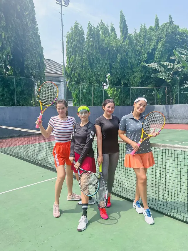Pertemanan Sehat, Ini 6 Potret Geng Artis Olahraga Bareng