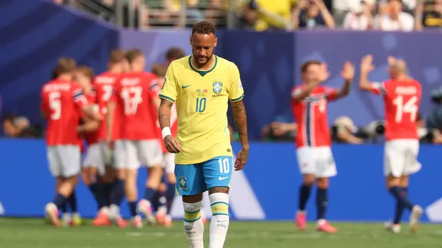 Neymar tertunduk lesu saat Norwegia menjebol gawang Brasil di 16 besar Piala Dunia 2026