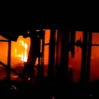 Pasar Stan di Maguwoharjo, Depok, Sleman terbakar pada Selasa (15/3) tengah malam. Api diduga berasal dari penggunaan lilin. 