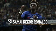 Striker muda milik Chelsea Tammy Abraham samai rekor gol Ronaldo. Ia jadi pemain usia 21 tahun ke bawah yang sukses cetak minimal 2 gol dalam 3 pertandingan secara berturut-turut.