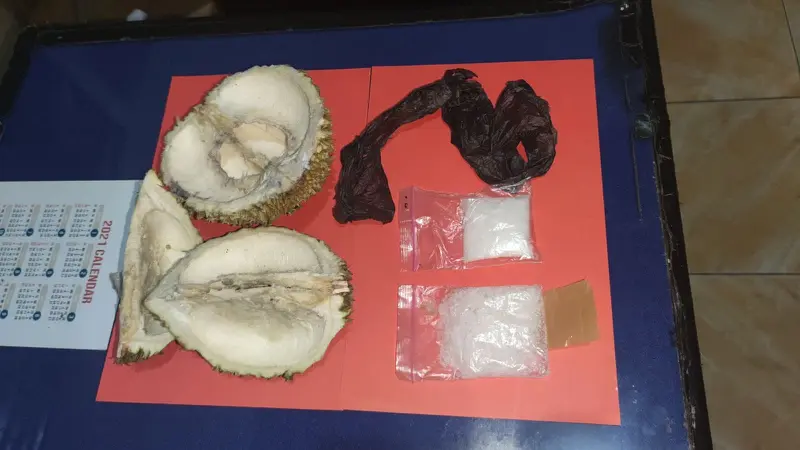 Barang bukti sabu yang dimasukkan ke dalam durian. Foto (Polres Way Kanan)