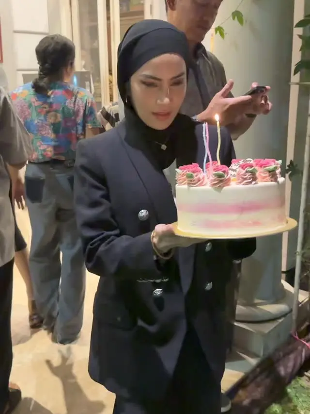 7 Momen Nia Ramadhani dan Ardi Bakrie Rayakan Ultah Bersama, Dapat Banyak Kejutan