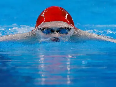 Perenang Inggris, Luke Davies, saat berlomba di nomor 200m gaya dada putra Pesta Olah Raga Eropa 2015 di Baku, Azerbaijan, Selasa (23/6). (AP Photo/Dmitry Lovetsky)