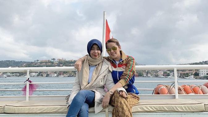 Olla Ramlan dan Mini Saputri (Sumber: Instagram/mini_saputri)