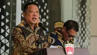 Jaksa Agung Muda Tindak Pidana Khusus (Jampidsus) Kejaksaan Agung Febrie Adriansyah (kiri) menyampaikan konferensi pers di Kejaksaan Agung, Jakarta, Jumat (10/7/2026) (ANTARA)