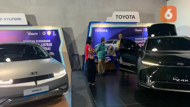 Pameran kendaraan listrik oleh Kementerian Perhubungan di acara SMEs Future Village pada Jumat (11/11/2022). (Liputan6/Benedikta Miranti)
