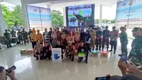 Hadiah mesin pencacah plastik dan pelampung ramah lingkungan untuk petani rumput laut di Kabupaten Bantaeng (Liputan6.com/Fauzan)