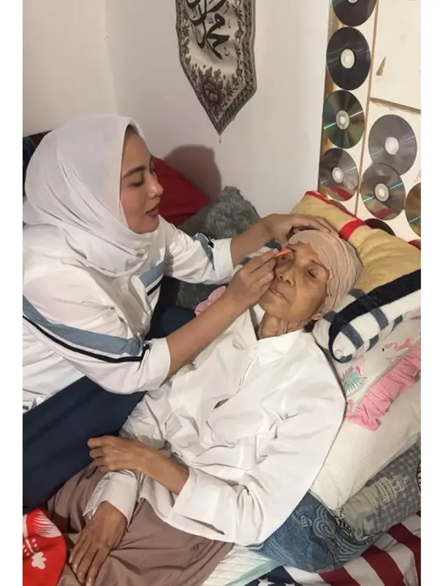 6 Potret Kenangan Elma Theana dan Sonny Septian dengan Ibunda Semasa Hidup