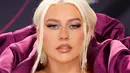 <p>Christina Aguilera menghadiri Latin Grammy Awards 2022 di Michelob Ultra Arena, Las Vegas, Nevada, Amerika Serikat, 17 November 2022. Christina Aguilera merias wajahnya dengan mengaplikasikan bibir gaya 'Chola' dan bulu mata ekstra panjang ke mata birunya. (Frazer Harrison/Getty Images/AFP)</p>
