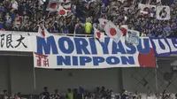 Suporter Jepang Bersih-Bersih di Stadion GBK Usai Pertandingan, Warganet: Dari Sini Aja Kalah