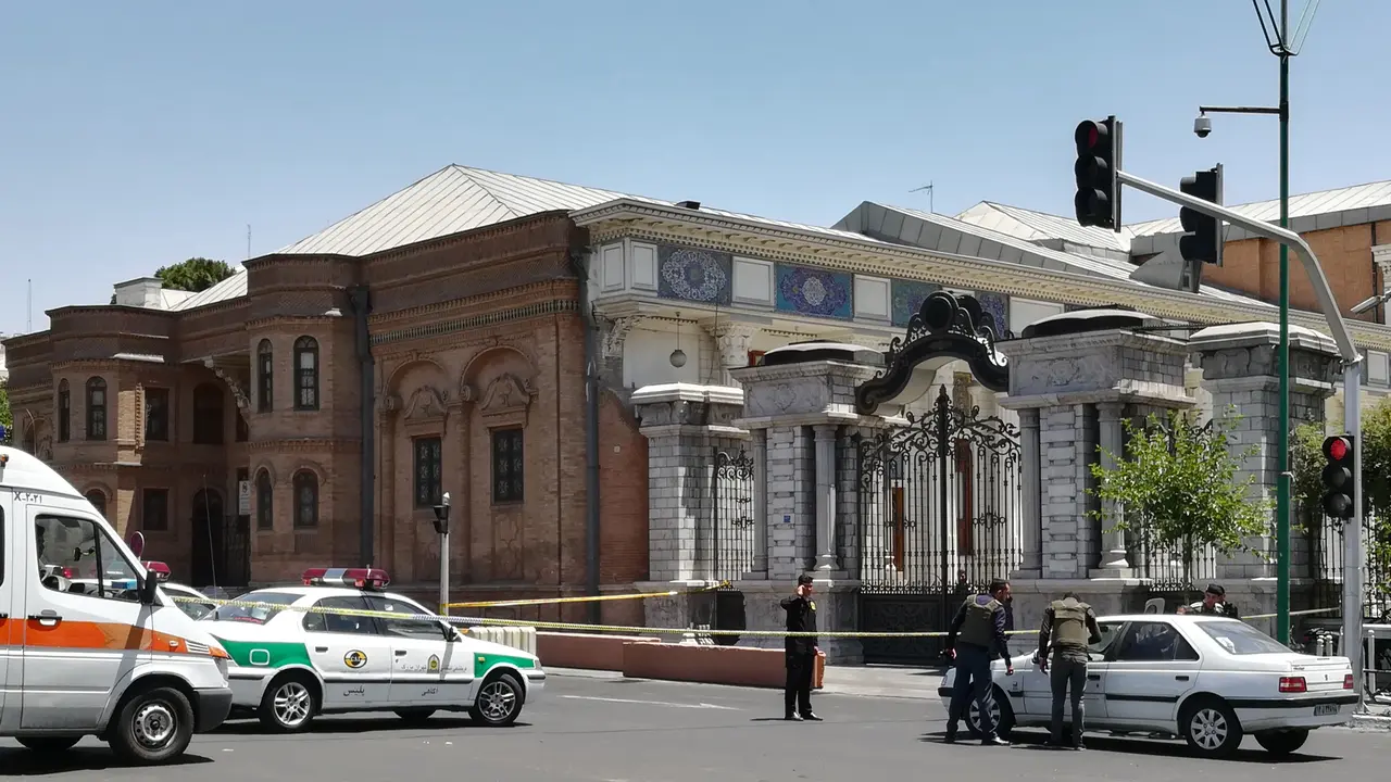Parlemen Iran Diserang Pria Bersenjata Api