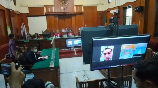 Sidang dokter gadungan Susanto di PN Surabaya. (Dian Kurniwan/Liputan6.com)
