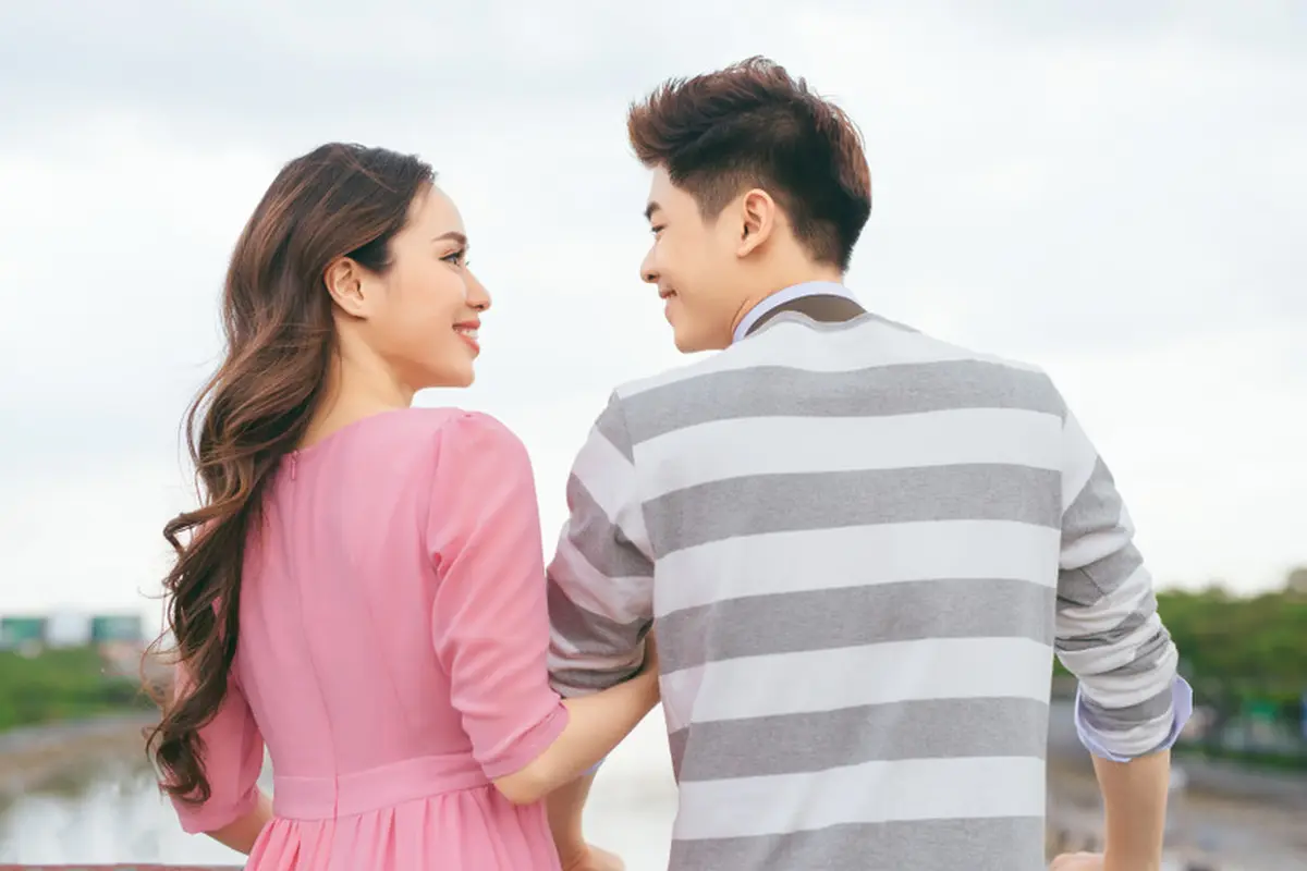 couple bahagia romantis