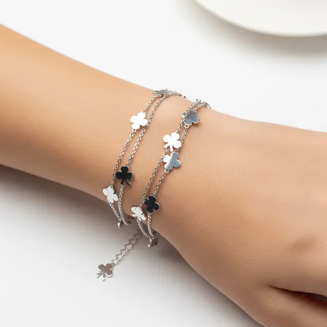 9 Model Gelang Clover