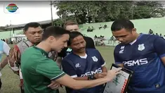 Denise Wise bahkan membantu menyusun skuad tim PSMS yang diperkuat tiga pemain asing.