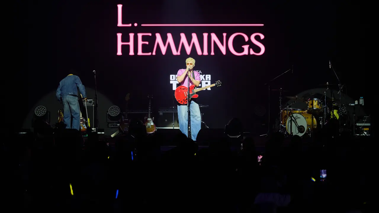 Luke Hemmings tampil pada acara peluncuran koleksi Onitsuka Tiger di Tokyo