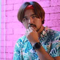 Traveling memberi Febrian lebih dari sekadar pengalaman jalan-jalan, tapi juga pelajaran hidup. (Foto: Fimela.com/Adrian Putra)