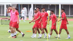 Pertandingan ini akan menjadi penentu juara turnamen yang berlangsung di Jakarta. Tampak dalam foto, para pemain Timnas Indonesia saat sesi latihan untuk FIFA Series 2026 Stadion Madya, Kompleks Gelora Bung Karno, Senayan, Jakarta, Minggu (29/3/2026). (Bola.com/M Iqbal Ichsan)