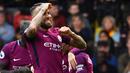 Sundulan pemain Manchester City, Nicolas Otamendi menembus jala Watford pada lanjutan Premier League di Vicarage Road Stadium, Watford (16/9/2017). Manchester City menang 6-0 atas Watford. (AFP/Ben Stansall)