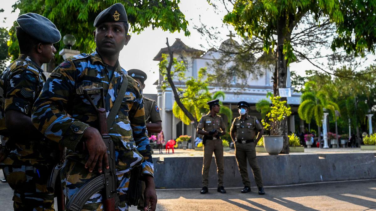 Petugas Keamanan Bersenjata Lengkap Jaga Kebaktian Minggu Paskah di Sri Lanka Berita Viral Hari Ini Rabu 15 Mei 2024