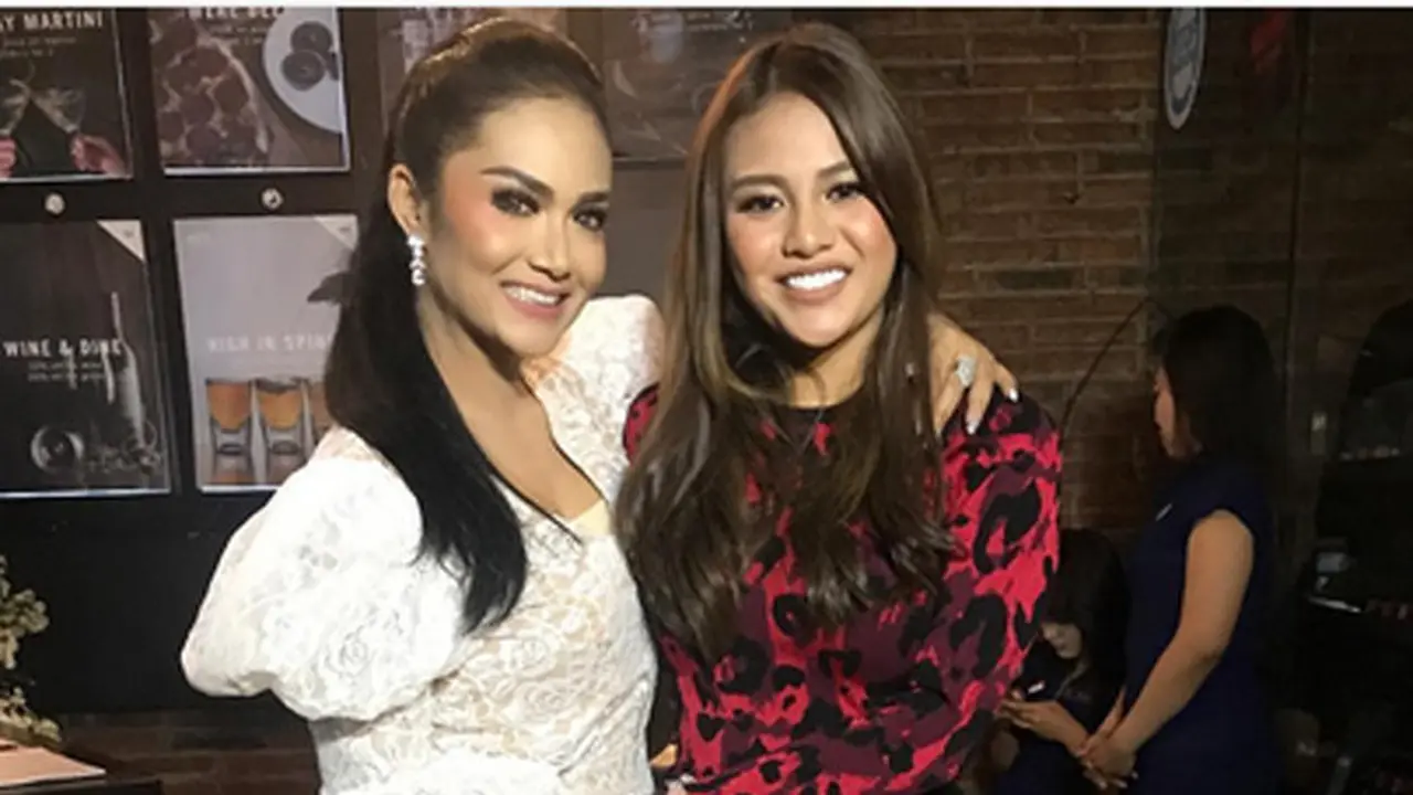 [Bintang] Krisdayanti dan Aurel Hermansyah
