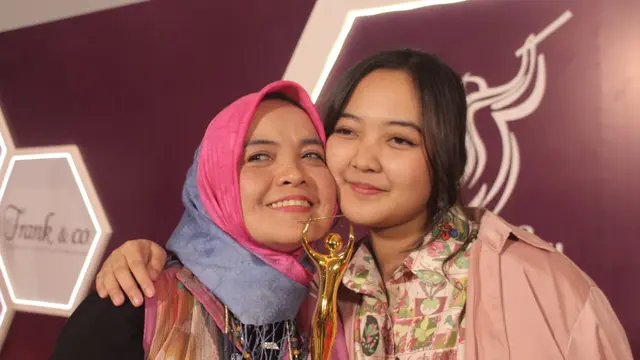 Ibunda dan Adik Gustiwiw