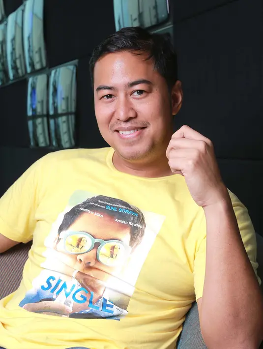 Penggemar musik hiphop  itu menceritakan take paling lama dalam film Single. Saat di meja makan Bebe membuatnya banyak ketawa. Bebe mancing Pandji  untuk terus ketawa. (Galih W. Satria/Bintang.com)