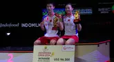 Ganda campuran China, Jiang Zhen Bang/Wei Ya Xin menjadi juara di Indonesia Open 2024. Mereka mengalahkan seniornya berperingkat satu dunia, sekaligus juara bertahan Zheng Si Wei/Huang Ya Qiong dengan 21-11, 21-14 dalam All Chinese Final di Istora Senayan, Jakarta, Minggu (9/6/2024). Hasil ini menjadi tonggak sejarah bagi pasangan Jiang Zhen Bang/Wei Ya Xin yang baru pertama kali menjuarai turnamen BWF Super-1000. (Bola.com/Syahkist Afi Daib)