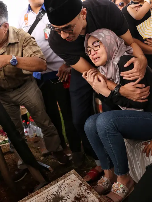 Pemakaman Istri Indro Warkop