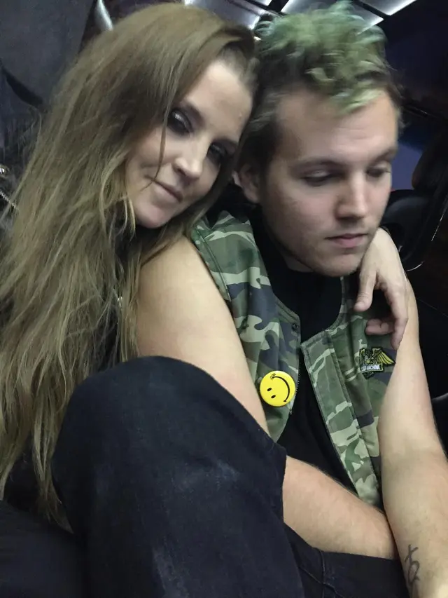 Lisa Marie Presley dan Benjamin Keough. (Twitter/ LisaPresley)