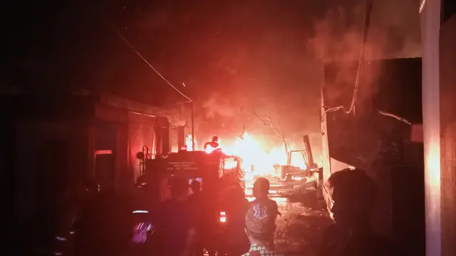 Kebakaran Pabrik Karet di Bekasi